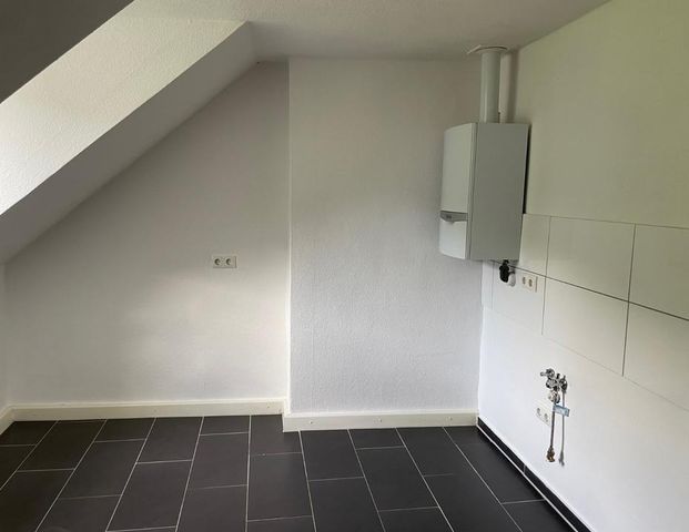 Zentral, charmant & bezugsbereit – Dachgeschosswohnung in Hagen - Photo 1