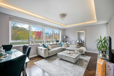 Crescent West, Hadley Wood - Photo 2