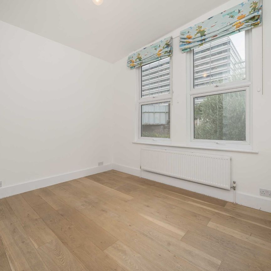 Ivy Crescent, Chiswick, W4, London - Photo 1