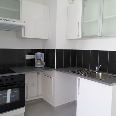 APPARTEMENT DE 2 PIECES AVEC JARDIN A LOUER A PLAISIR - Photo 3