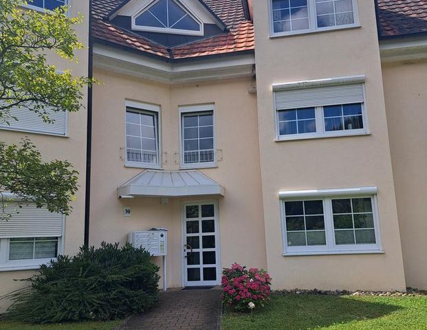 Helle 2-Zimmer-Dachgeschosswohnung mit großer Südterrasse und Grünblick in Badenweiler - Foto 1