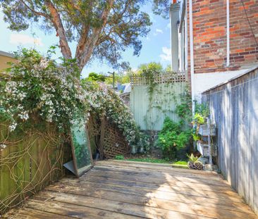 Charming Cottage in Convenient Location - Photo 6