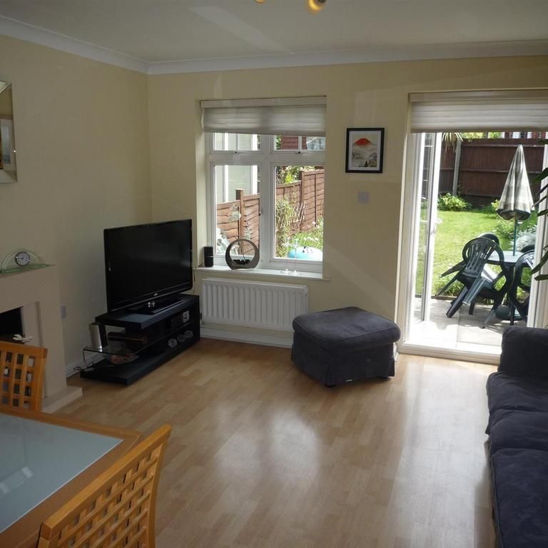 2 bedroom terraced house to rent - Photo 1