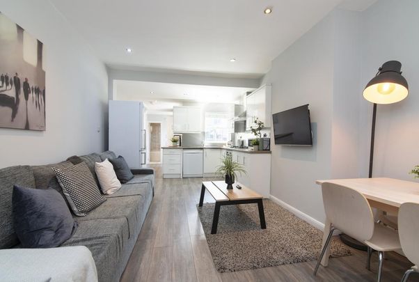 4 bedroom terraced house to rent - Photo 1