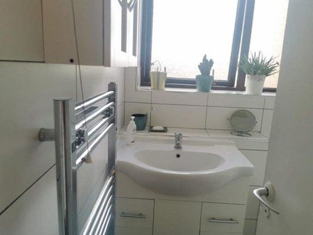 4 bedroom flat to rent - Photo 4