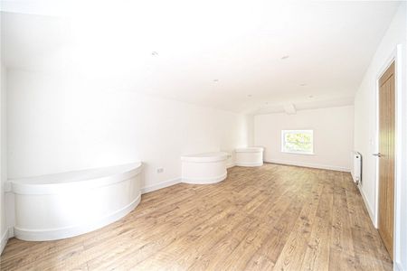A fantastic opportunity to rent a newly renovated two bedroom apartment with allocated parking in the heart of Winchester. - Photo 5