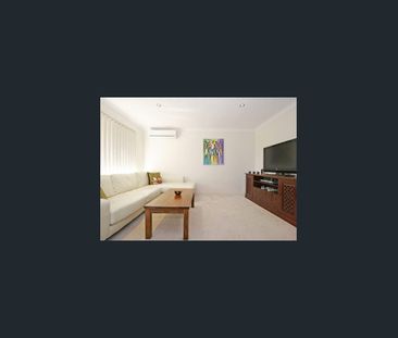 Quiet Home With Park View - Photo 2