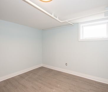 **SPACIOUS** 3 BEDROOM UNIT IN ST. CATHARINES!! - Photo 3