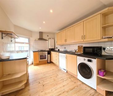 2 bedroom Flat To Let - Photo 6