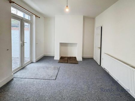 3 bedroom end of terrace house to rent - Photo 2