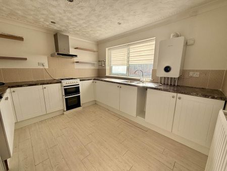 2 bedroom maisonette to rent - Photo 4