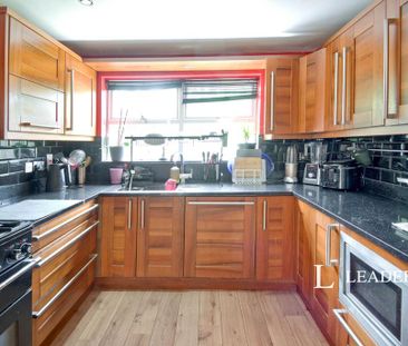 1 bedroom in a house share to rent - Photo 4
