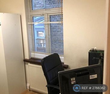 3 bedroom flat to rent - Photo 6