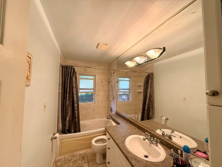 For Lease - 4070 Lorraine Crescent, Burlington, Ontario - Photo 5