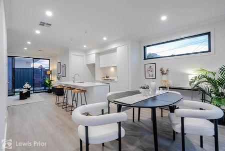 As New Prime City-to-Coast Location - Photo 3