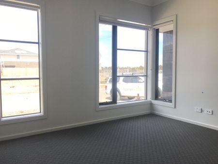 Family Home in Alamanda - Photo 2