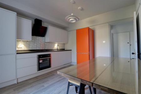 3 bedroom flat to rent - Photo 4
