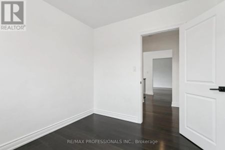 238 ELMHURST DRIVE - Photo 3