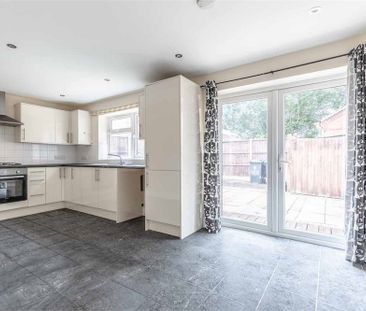 3 bed semi-detached bungalow to rent in Trewarden Avenue, Iver Heat... - Photo 3