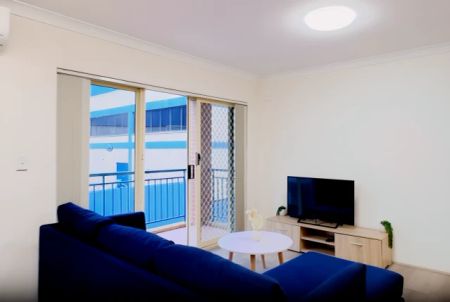 2 bed 2 bath - Photo 2