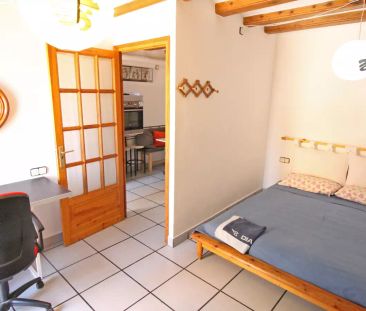 Double bed in Room in a shared 3-bedroom apartment for rent in El R... - Photo 2