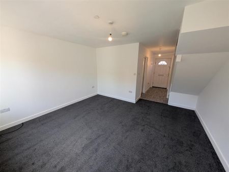2 bedroom end of terrace house to rent - Photo 4