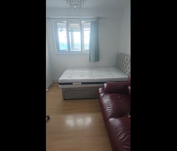 Room in a Shared House, Nutwell St, SW17 - Photo 4