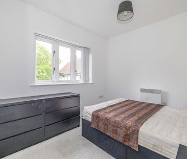 3 bedroom flat to rent - Photo 4