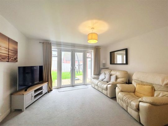 Hook Drive - 2 bed to let - Photo 1