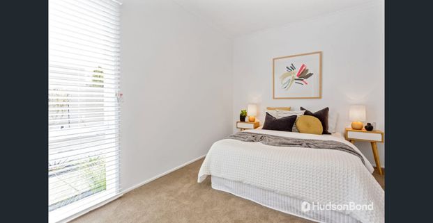 Light, breezy feel, your stylish home awaits! - Photo 1