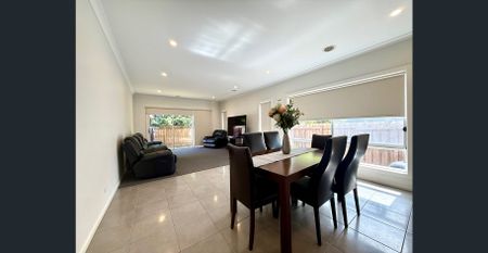 Stunning Double Storey Townhouse in Ideal Lifesyle Location - Photo 4