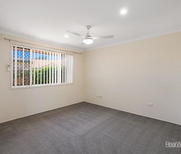 Large Family Home with Spacious Living Areas and 5 Air-Cons! - Photo 1