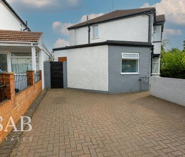 4 bedroom semi-detached house to rent - Photo 5