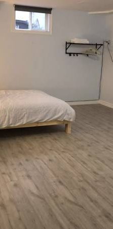 Available Now/Oct 1st Basement Bright furnished bachelor - Photo 1