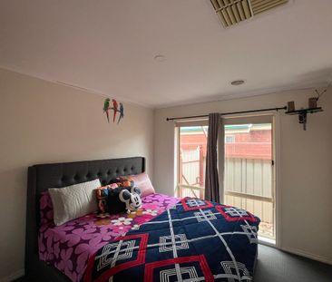 Modern 4-Bedroom Home with Multiple Living Areas - Photo 6