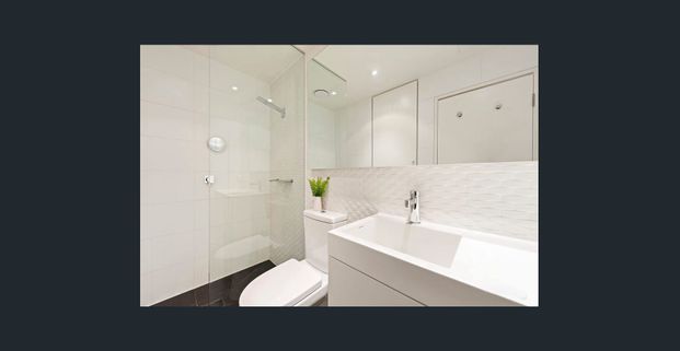 Sunfilled, north facing apartment - Photo 1