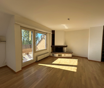 Charmante Dachwohnung mit Cheminée und sonnigem Balkon - Foto 1