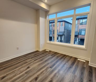 For Lease - 461 Blackburn Drive Unit# 129, Brantford, Ontario - Photo 3