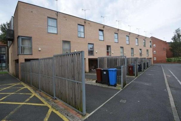 Southcombe Walk, Hulme, Manchester, M15 - Photo 1