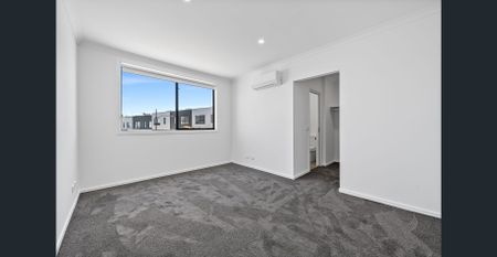 BRAND NEW LOW MAINTENANCE TOWNHOUSE - Photo 5