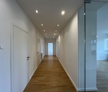 3-Zimmer-Wohnung mit kleinem Balkon im 7. Stock direkt am Modenapar... - Foto 3