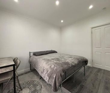 3 bedroom flat to rent - Photo 3