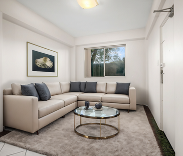 BEAUTIFUL 2 BEDROOM 1 BATHROOM UNIT WITH CAR SPACE - Photo 2