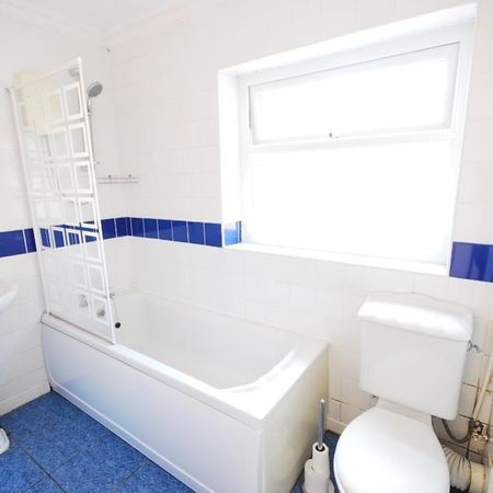 3 bedroom apartment to rent - Photo 4