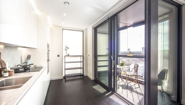 Thornes House, SW11, London - Photo 1