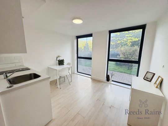 Studio to rent - Photo 1