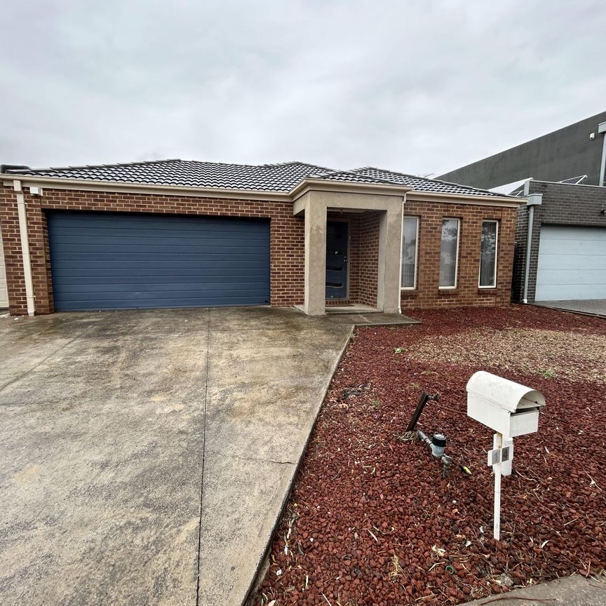 Spacious 4-Bedroom Home in Sought-After Burnside Heights - Photo 1