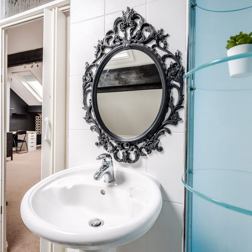 Anfield Road Room 5 - Photo 1