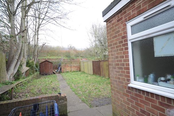 2 bedroom end of terrace house to rent - Photo 1