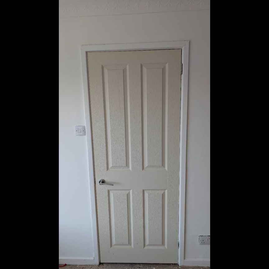 3 Bed End Terrace, Ramshead Crescent, LS14 - Photo 1